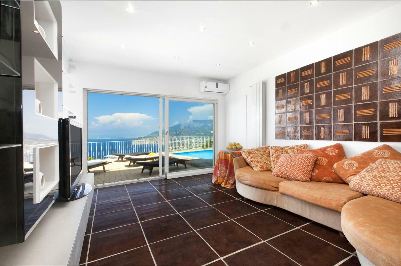 Amore Rentals - Casa Augusta A ซอร์เรนโต ภายนอก รูปภาพ
