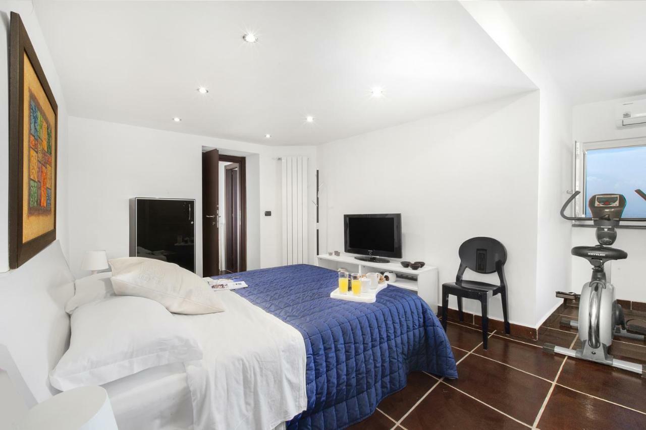 Amore Rentals - Casa Augusta A ซอร์เรนโต ภายนอก รูปภาพ